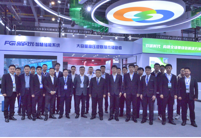 火爆亮相！新風(fēng)光龍年首展點(diǎn)亮“錢塘江畔”